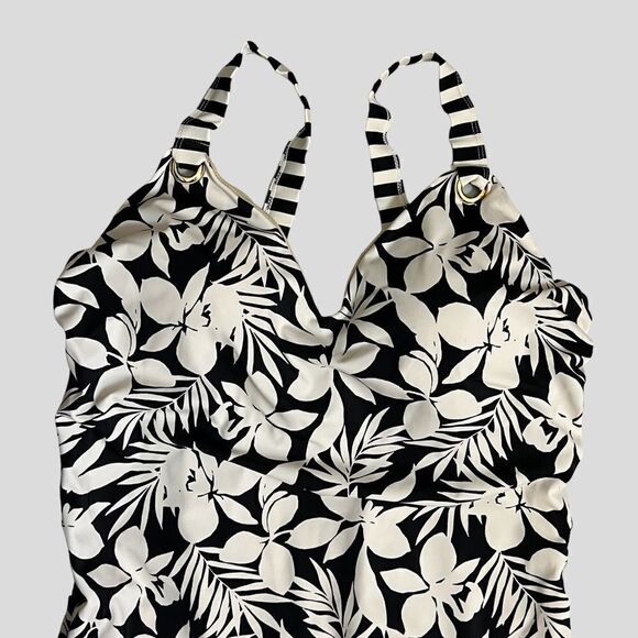 Swimsuits For All Plus Size One Piece Swimsuit With Back Detail, Size 16 - Picture 4 of 13